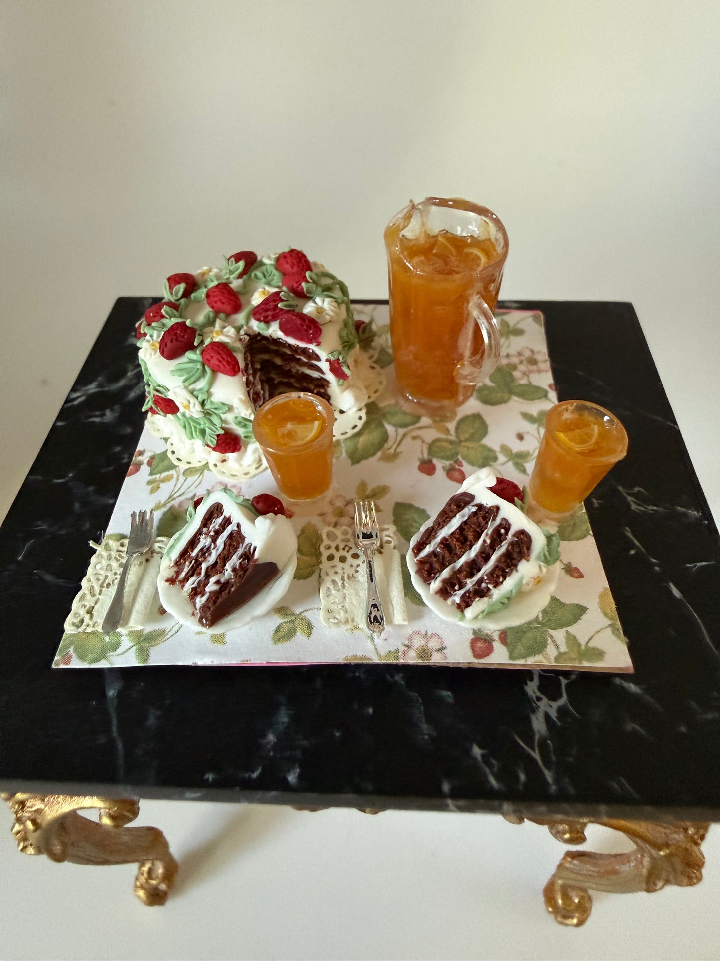 Strawberry Cake with Lemonade