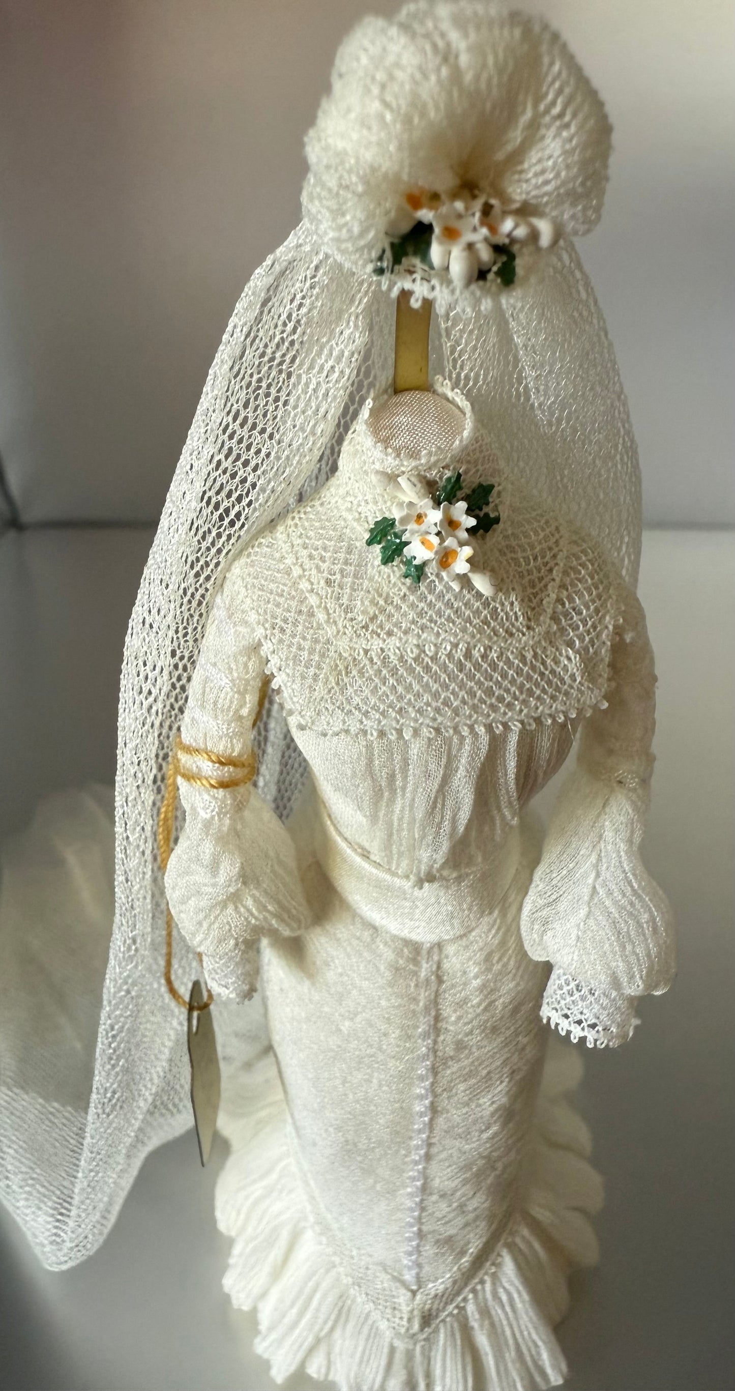 1:12  Scale Bridal Gown