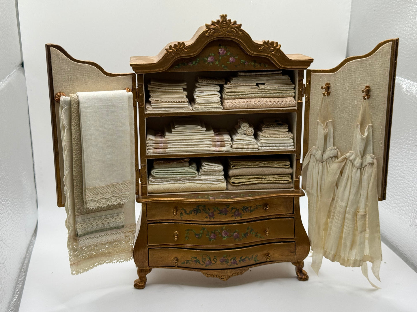 Lori Ann Potts Linnen Chest