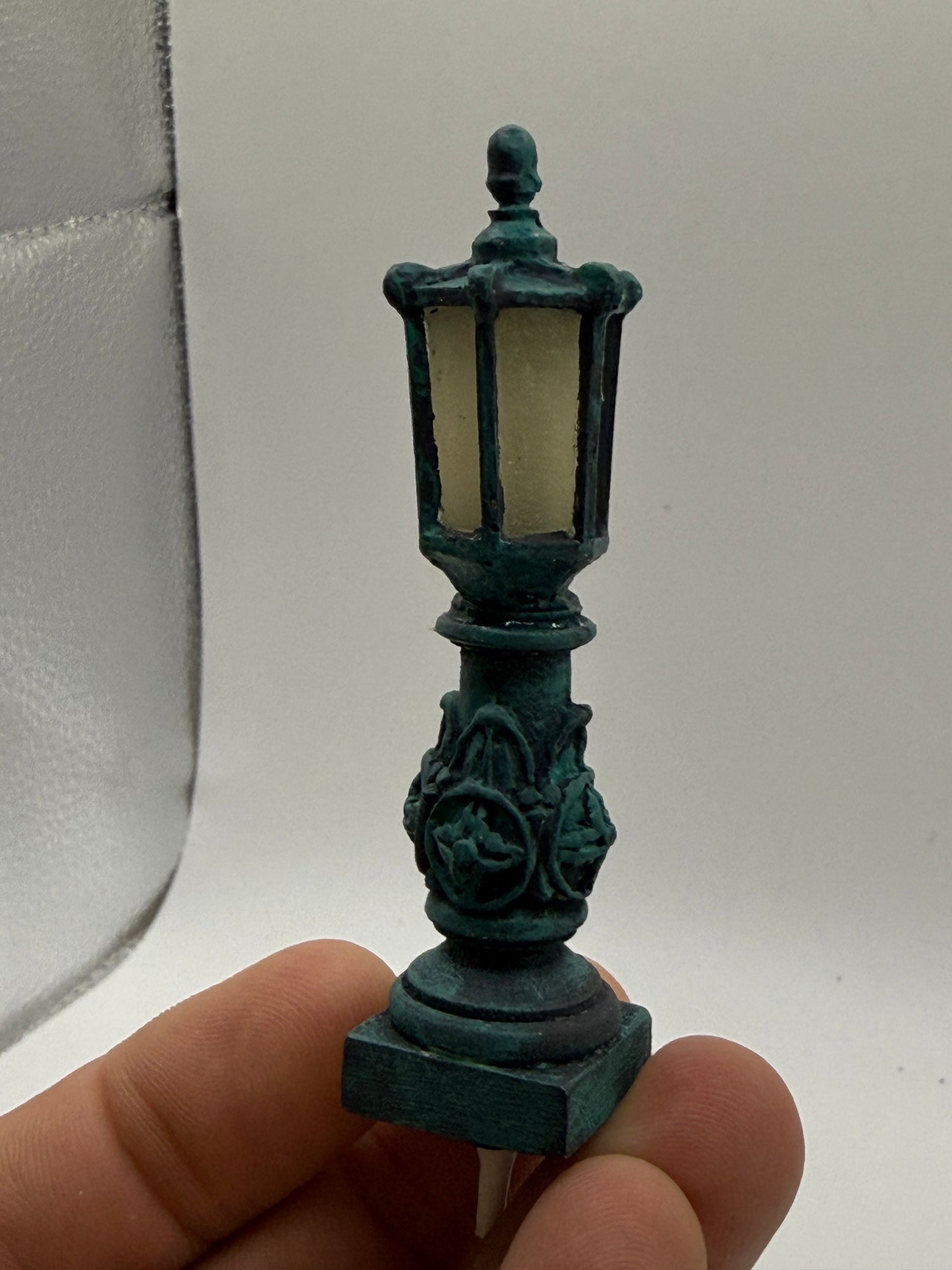 Lawbre Lamp Post