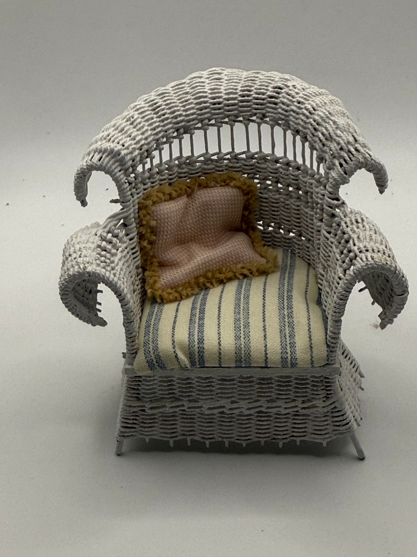 White Wicker furniture set
