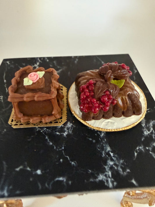 2 Chocolate Cakes