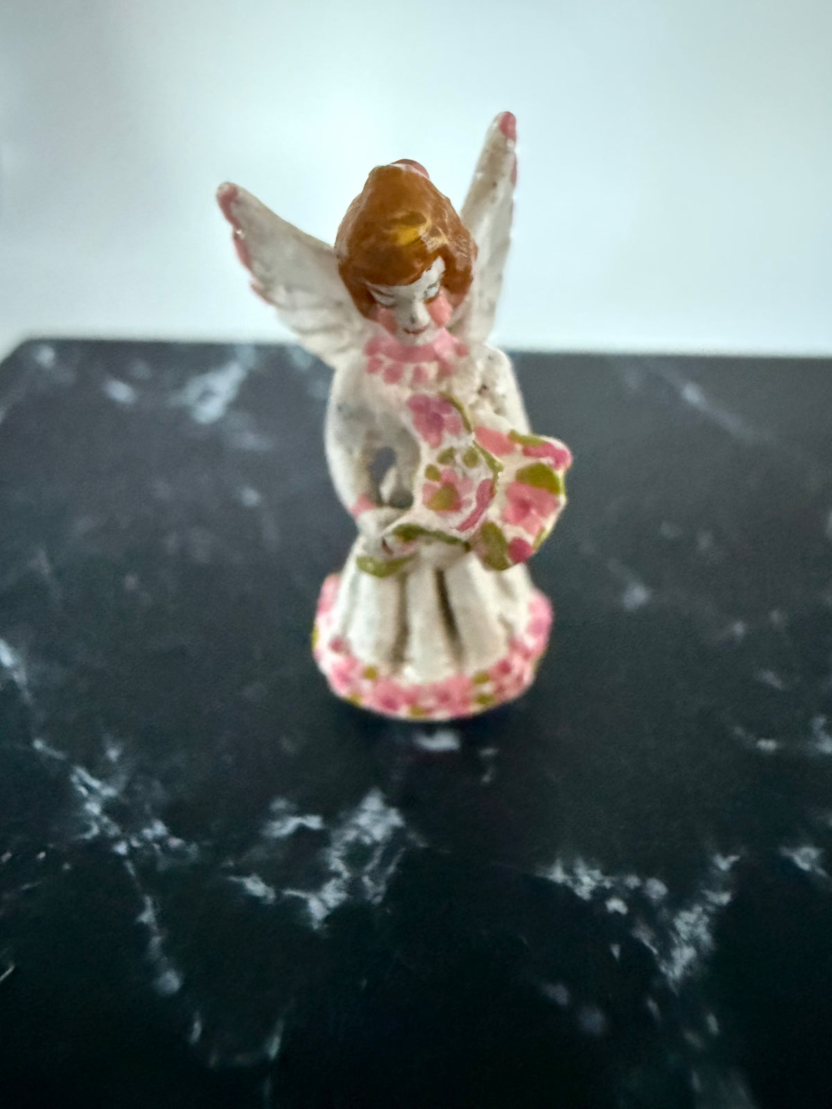 Angel figurine pink